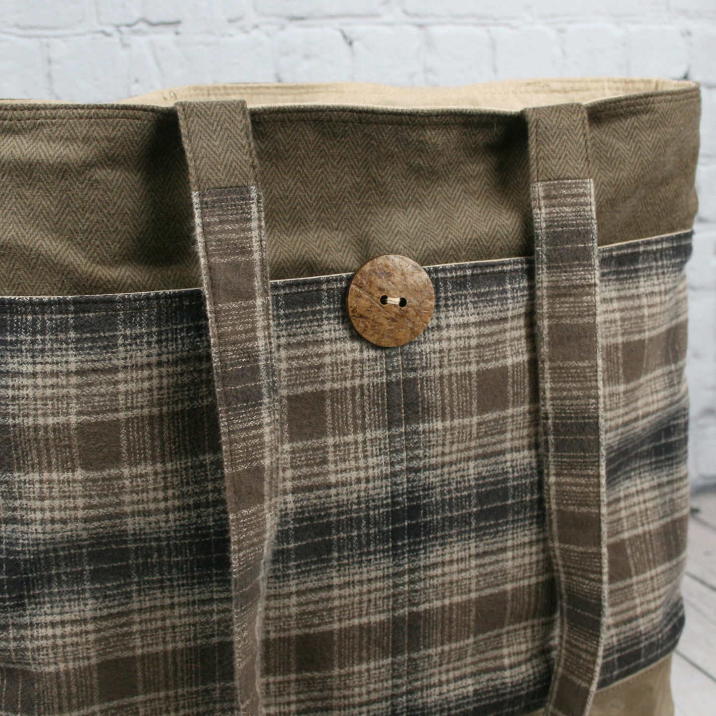 The Gilbert Tote - Woods Plaid