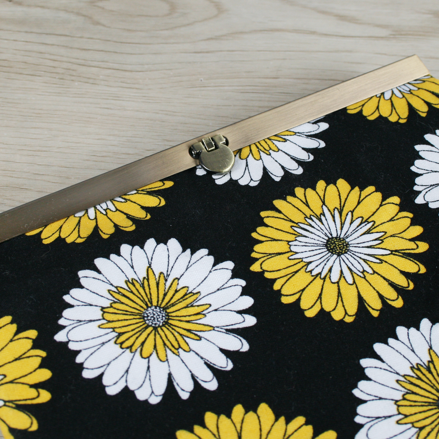 The Gwendolyn Clutch Wallet - Gerbera Daisies