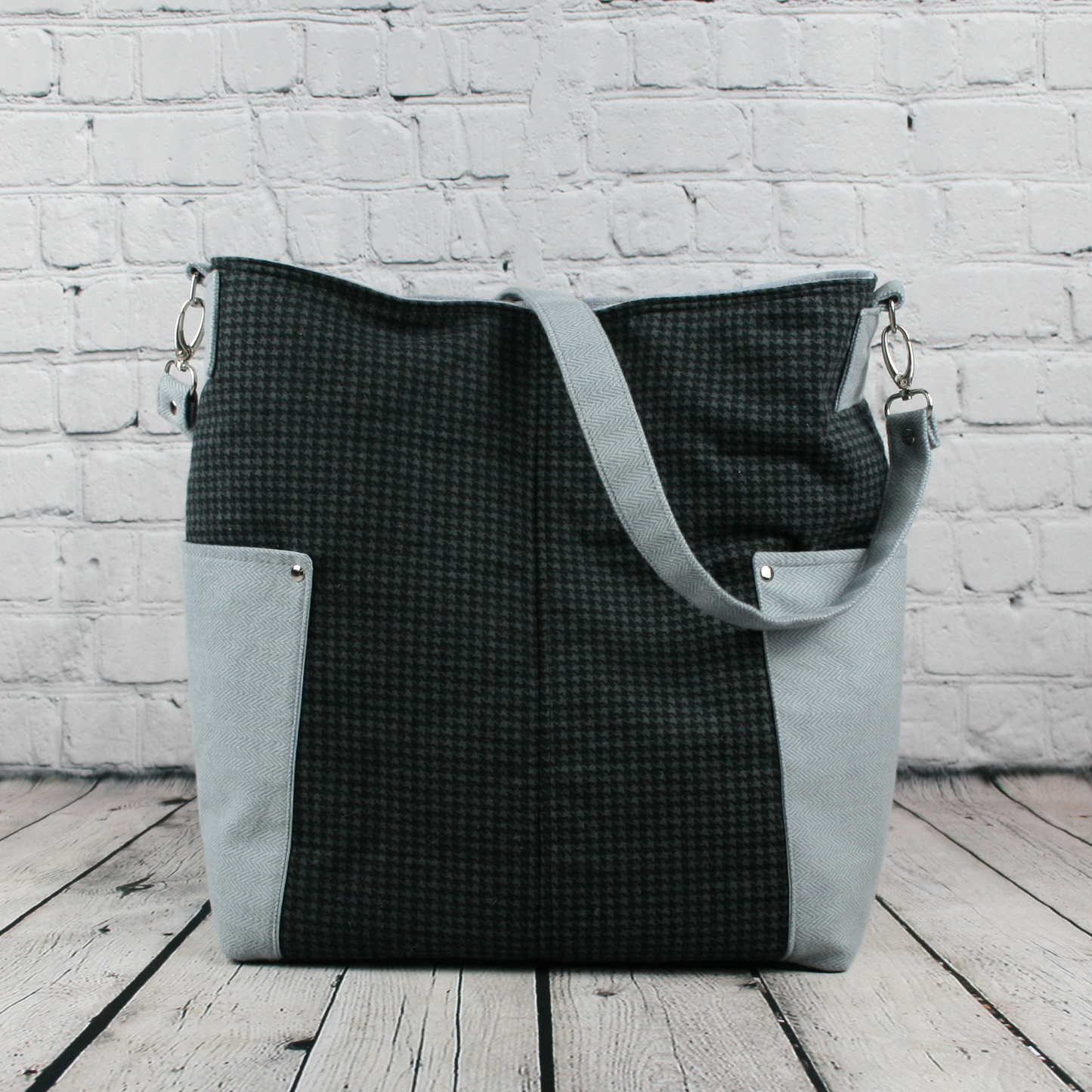 The Oliver Crossbody - Dark Houndstooth