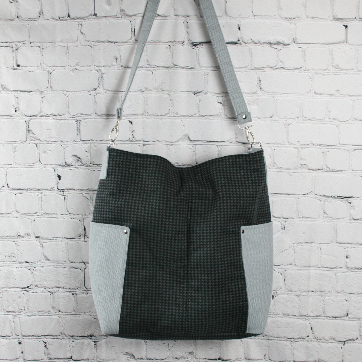 The Oliver Crossbody - Dark Houndstooth