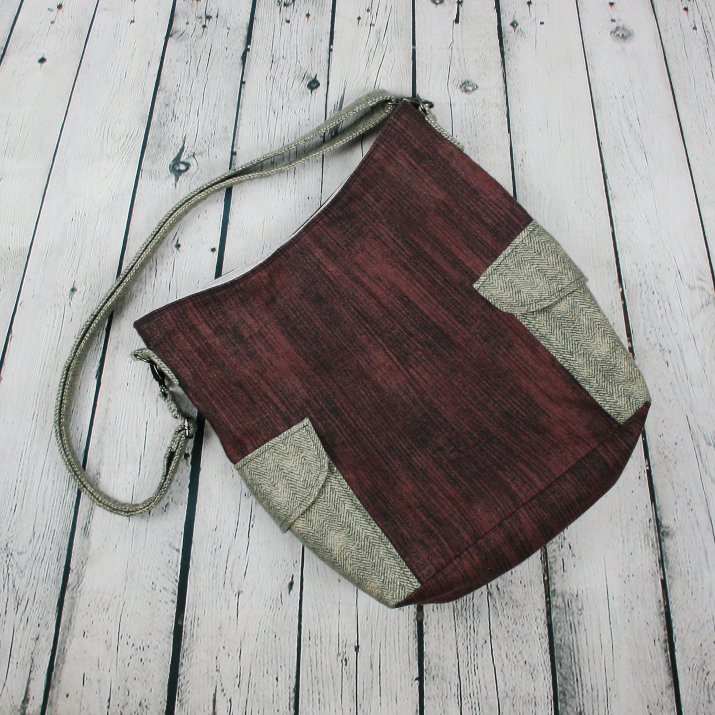 The Oliver Crossbody - Winter Red