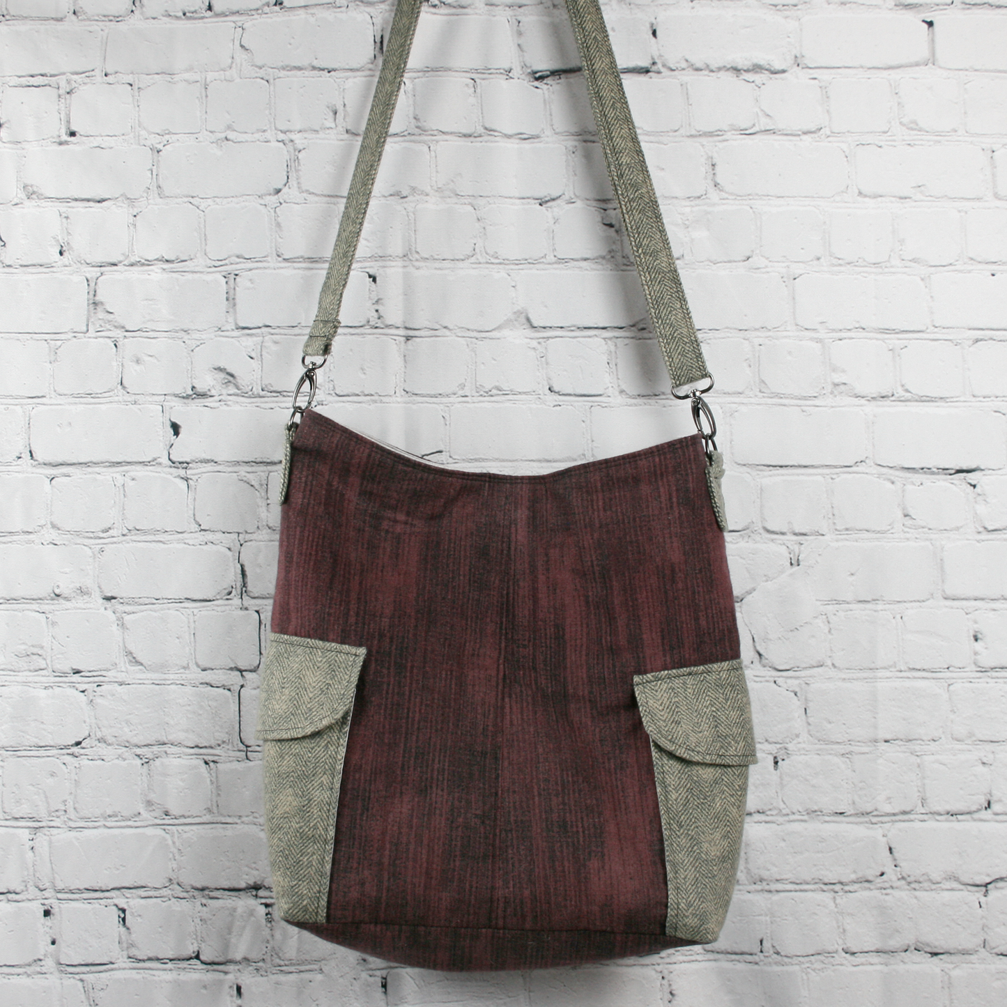 The Oliver Crossbody - Winter Red