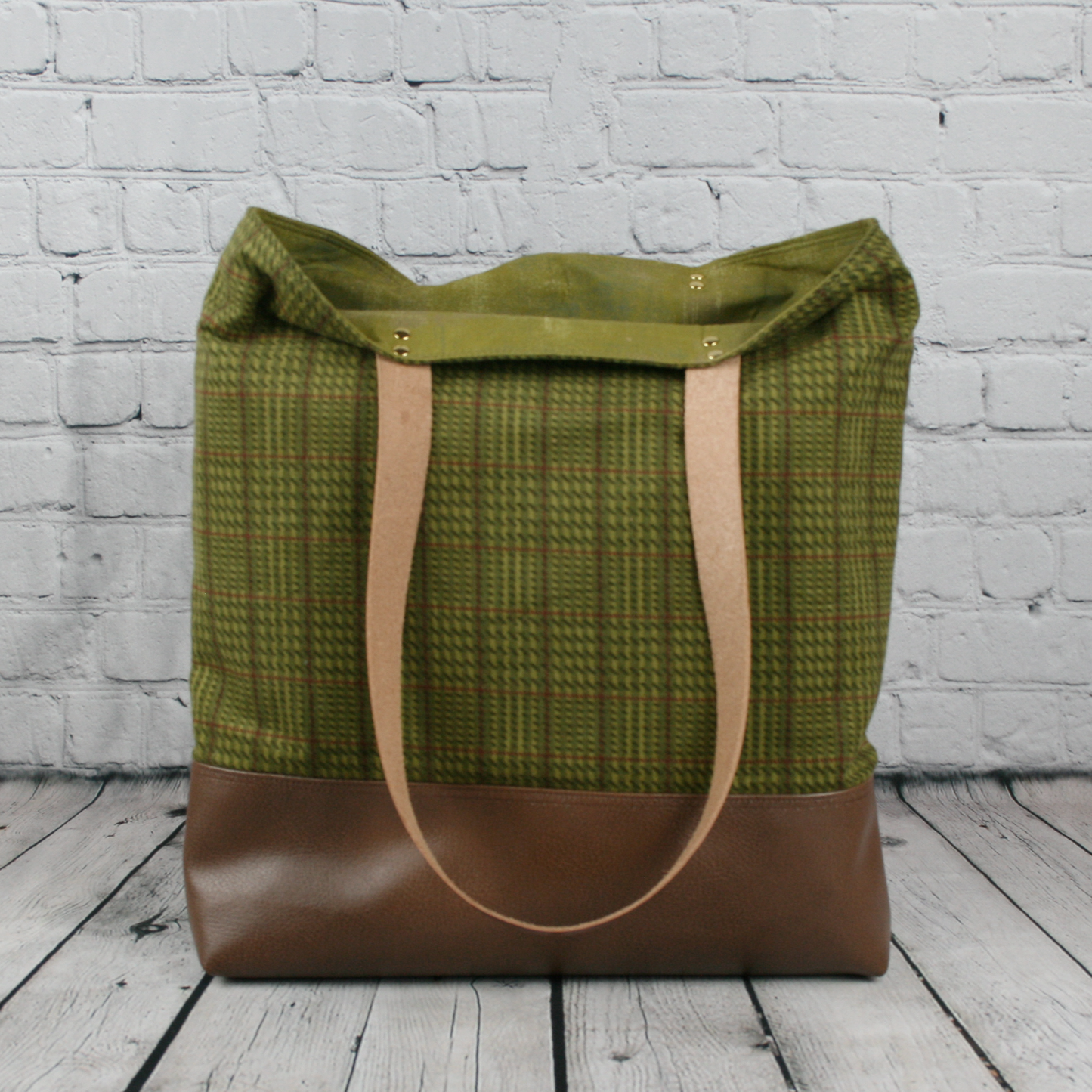 The Gilbert Tote - Meadow Plaid