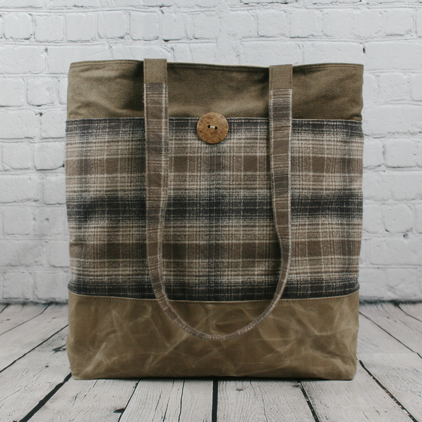 The Gilbert Tote - Woods Plaid