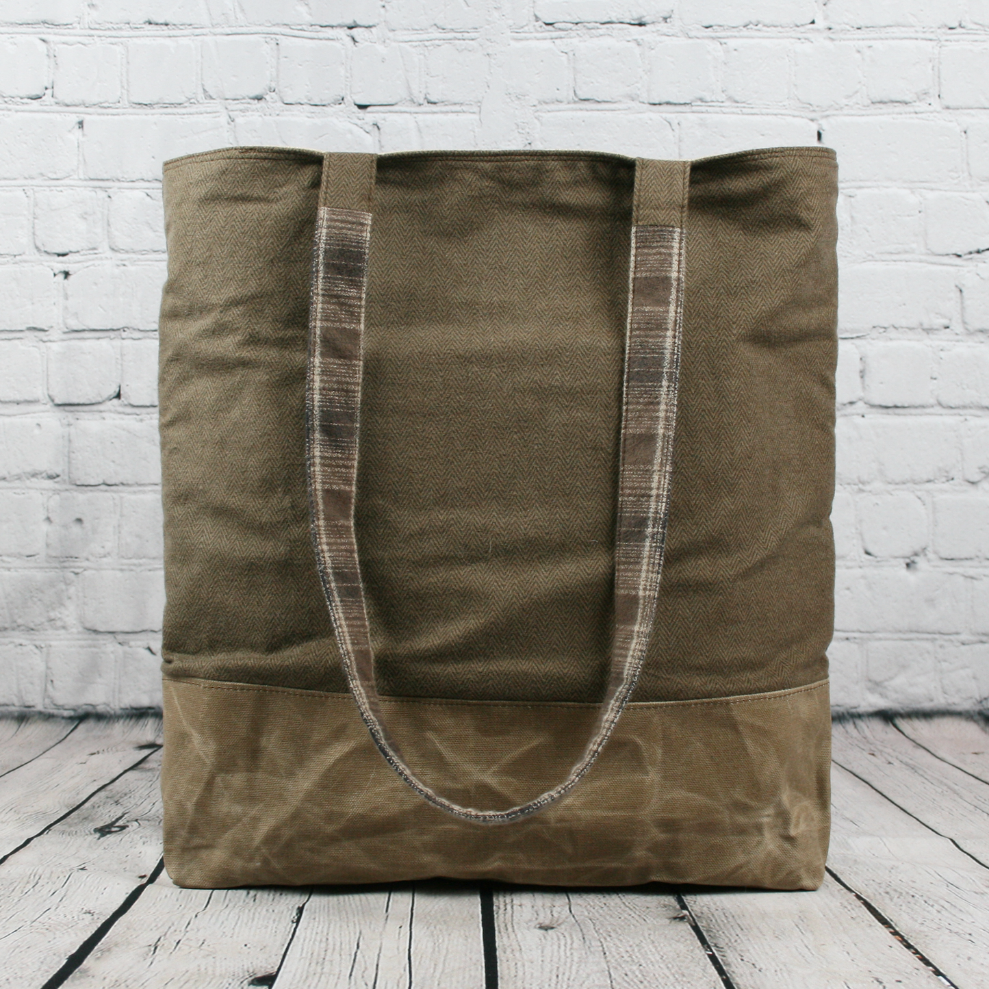 The Gilbert Tote - Woods Plaid